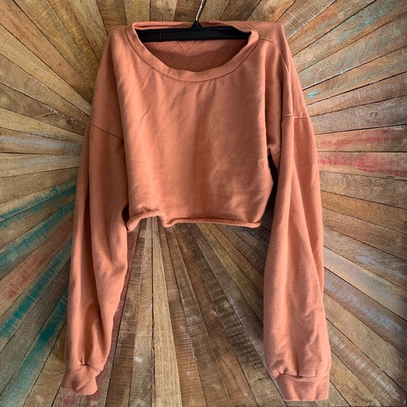 PrettyLittleThing Tops - Cropped sweatshirt top